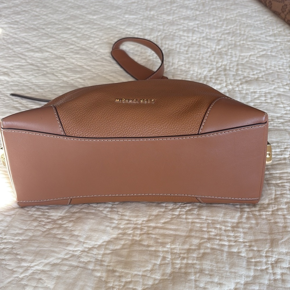 Michael Kors crossbody bag. - Picture 5 of 10